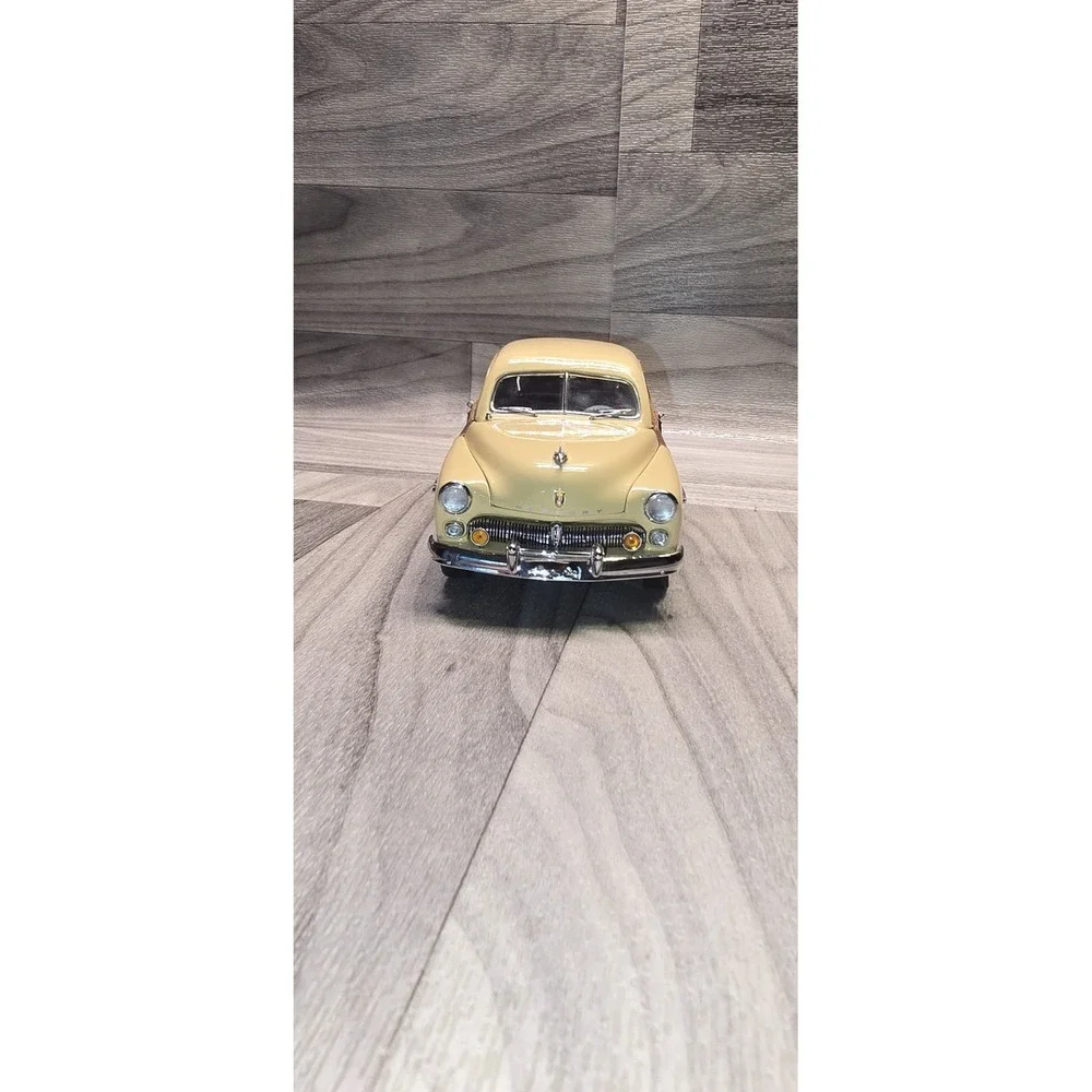 Danbury Mint 1:24 Scale 1949 Mercury Station Wagon Diecast Model Car